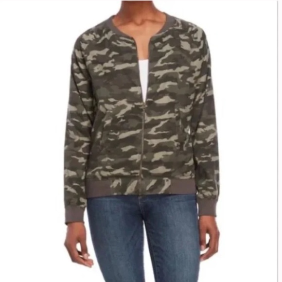 beachlunchlounge Jackets & Blazers - Beachlunchlounge Olive Green Camo Bomber Jacket Sz L